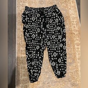Black and cream ikat style print pant. Baggy w/elastic ankle, drawstring waist